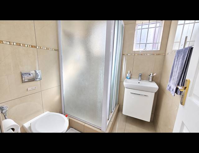 2.5 BEDROOM APARTMENT FOR SALE IN GLENWOOD